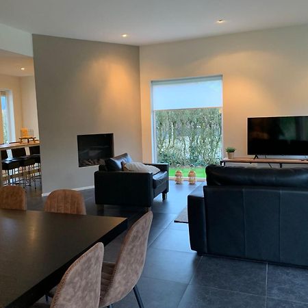 Villa Riverside Met Hottub, Eigen Aanlegsteiger, Zwemtrap, Trampoline En Kano'S Zeewolde Exterior foto