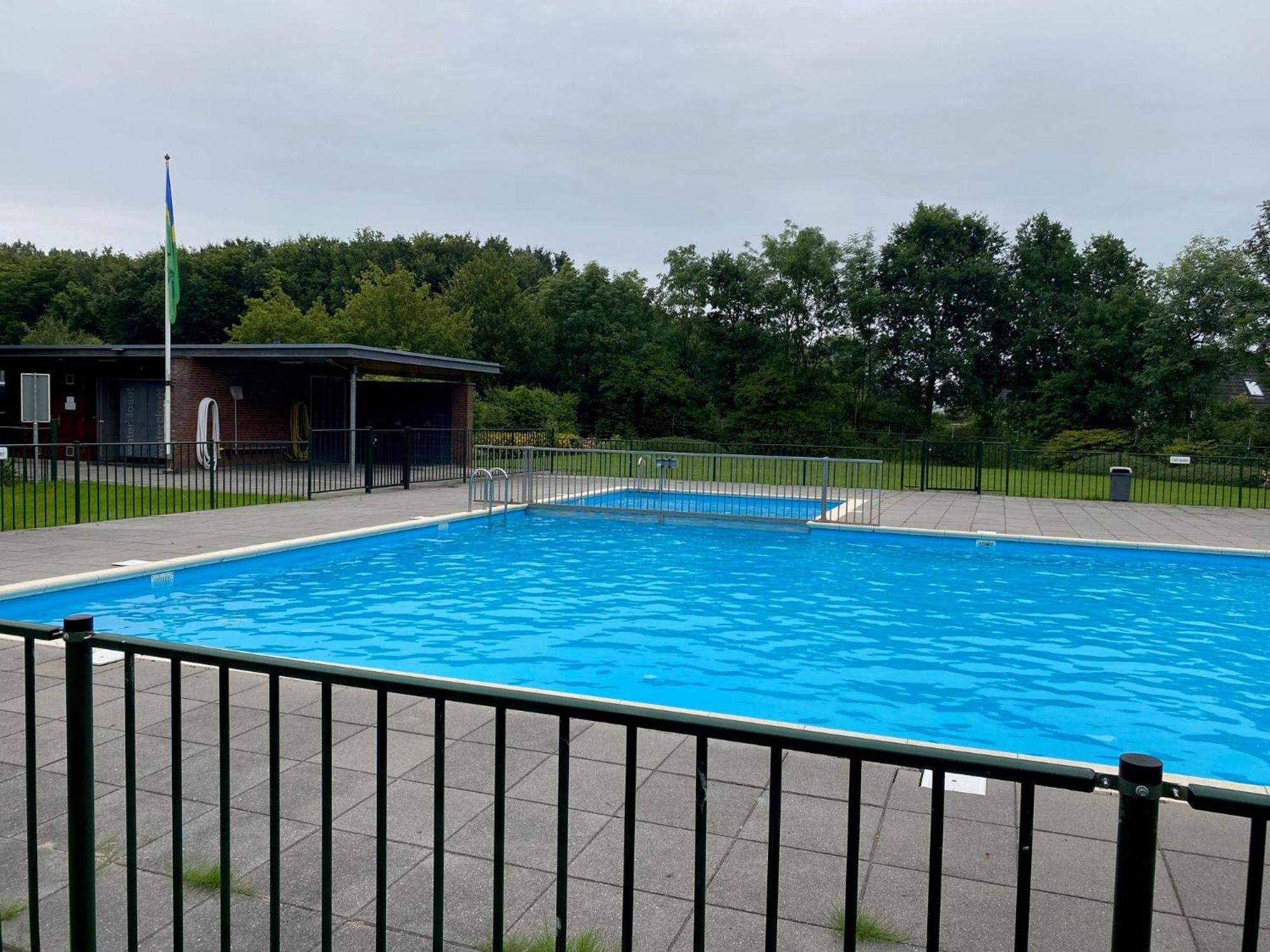 Villa Riverside Met Hottub, Eigen Aanlegsteiger, Zwemtrap, Trampoline En Kano'S Zeewolde Exterior foto