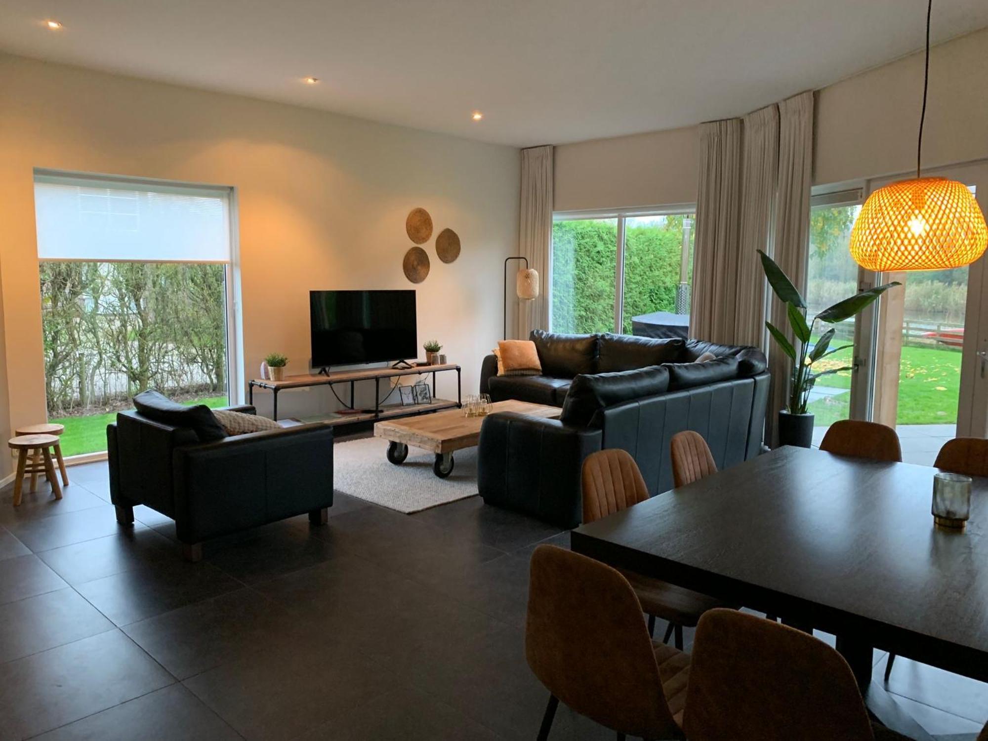 Villa Riverside Met Hottub, Eigen Aanlegsteiger, Zwemtrap, Trampoline En Kano'S Zeewolde Exterior foto